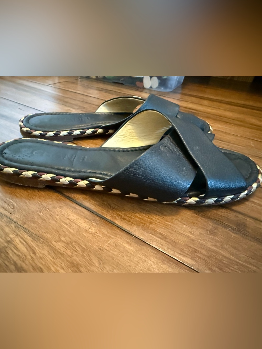 Chanel Black Leather Braided Trim Criss Cross CC Flat Slide
Sandals Size 41c - Picture 4 of 10